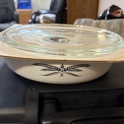 NEW NEVER USED White Anchor Hocking round casserole baking oven-safe dish