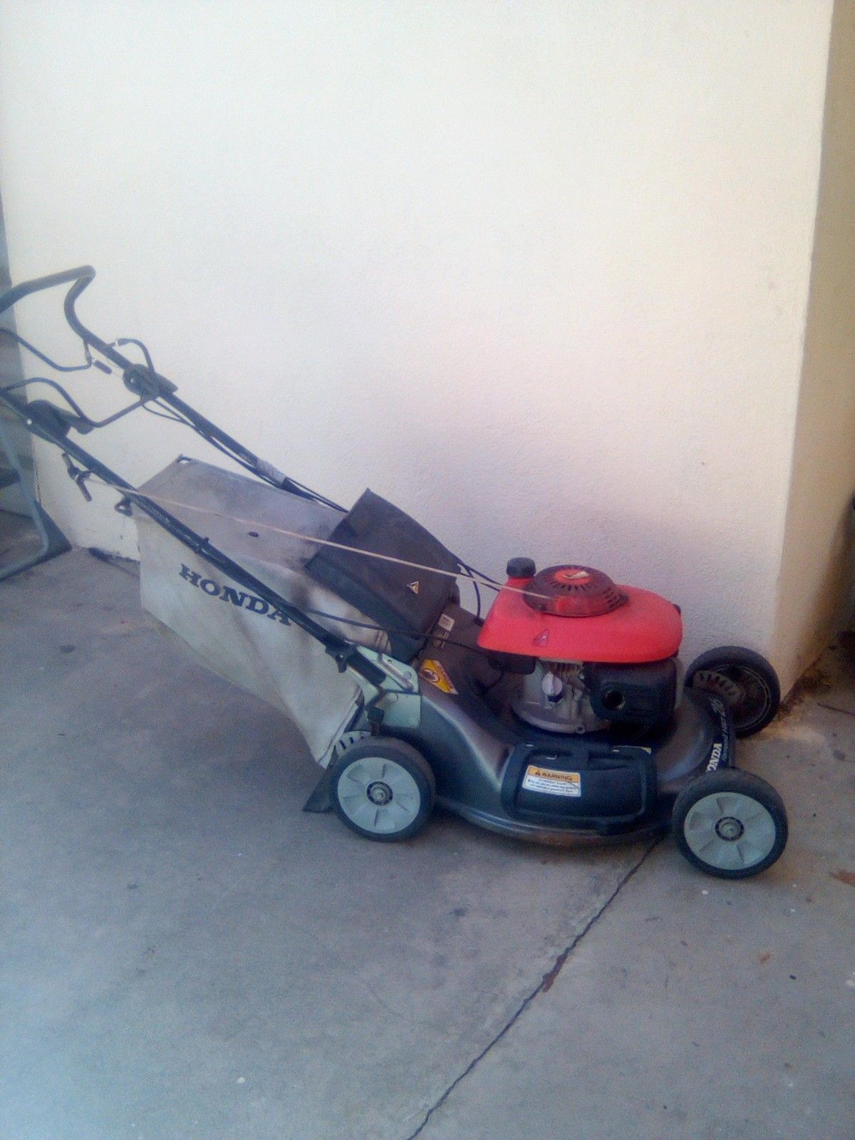 Honda Harmony hrt 216 selfpropelled lawn mower 200 for Sale in West