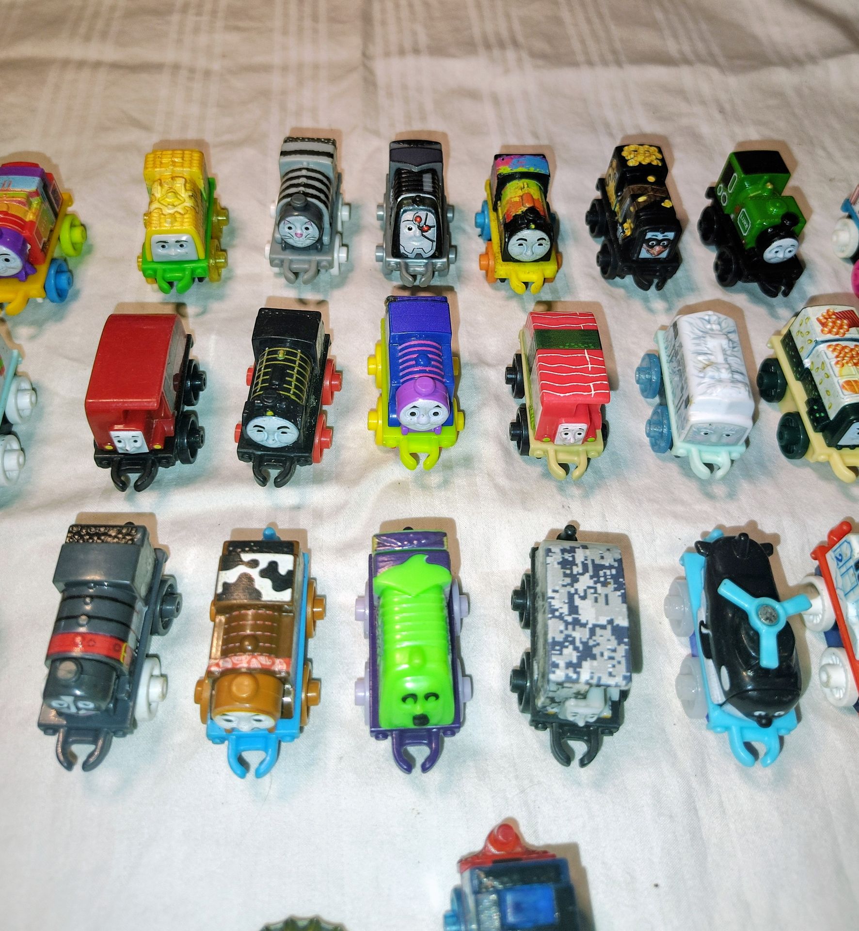 25- used Thomas & friends lot #3 Miniatures
