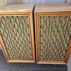 Pair Of Vintage Stereo Speakers. Pioneer  Japan 