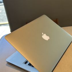 Apple MacBook Air 13” I5/8GB/256GB SSD $180