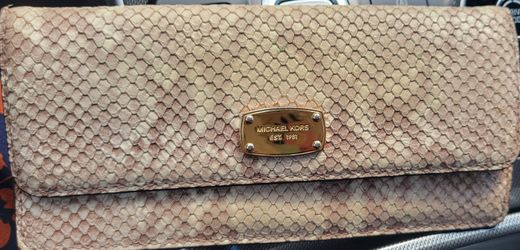 Micheal kors wallet
