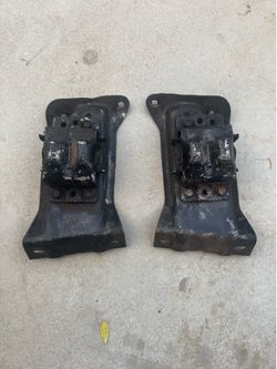 73-87 C10 Motor Mounts & Brackets OEM