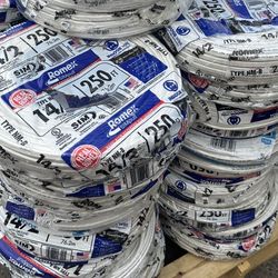 14/2 250ft Romex Wire New Roll  (price Is FIRM $90 )👇👇👇 read The Discerption👇👇👇