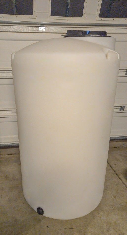 Vertical Water Storage Tank- 250 Gallons