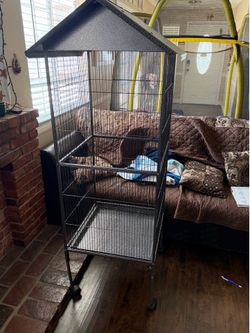 Parakeet cage with roof