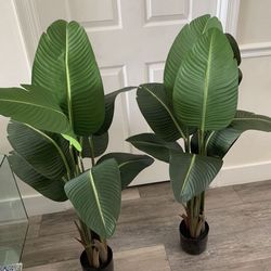Pretty artificial plant 4 ft tall set of 2 ! Brand New