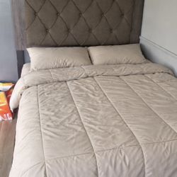 Queen Size Bedframe 