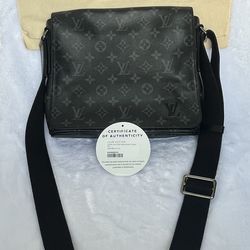 Louis Vuitton District Pm 
