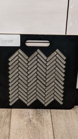 Premium Glazed Herringbone Pewter Mosaic Sheet Tile 12⅜X12⅝ **
5 boxes 46 pieces**