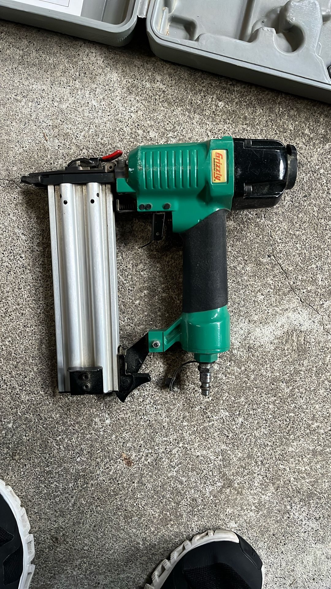 Grizzly Brad Nailer 18 Gauge