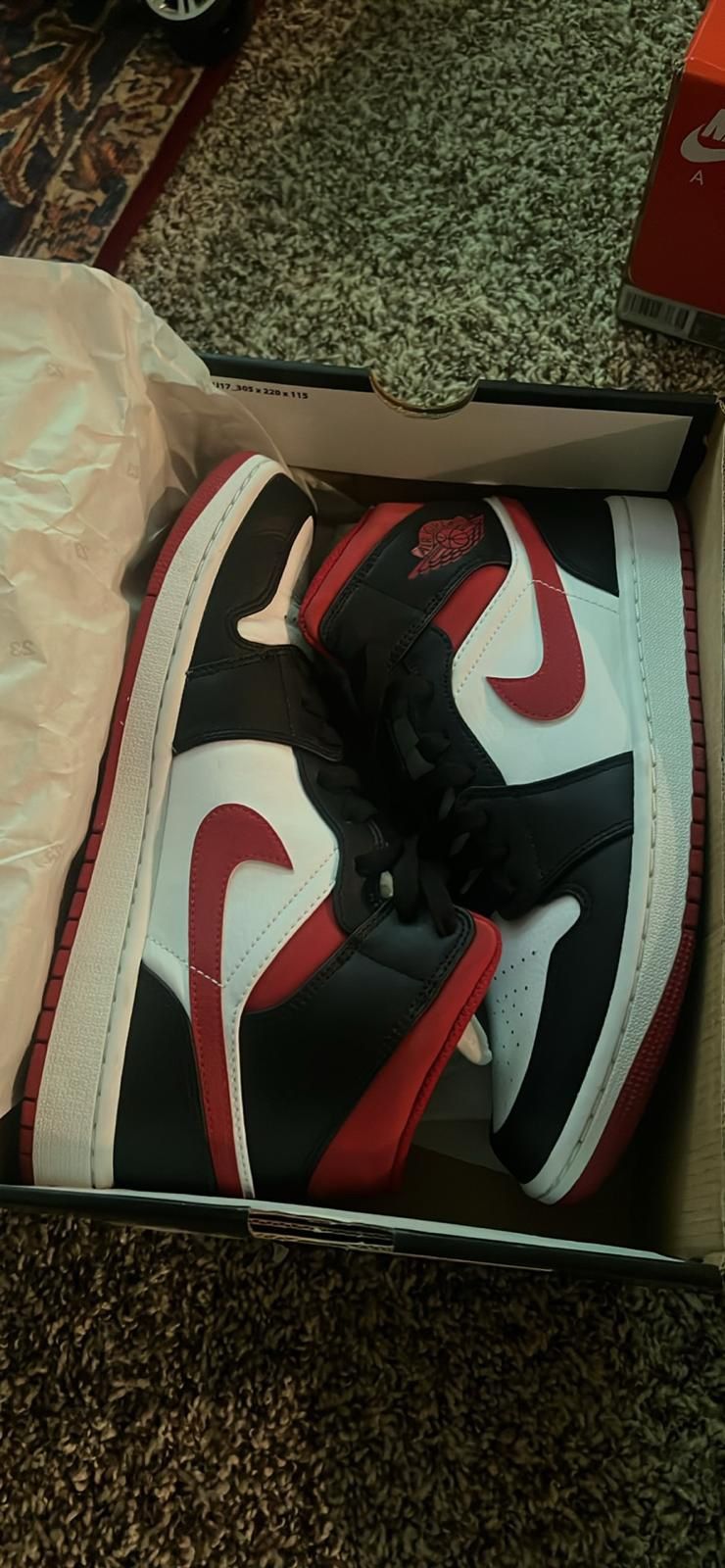 Air Jordan 1 mid Size 9 men’s