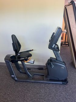 Matrix Commercial Upright Exercise Bike (Excellent Condition)
