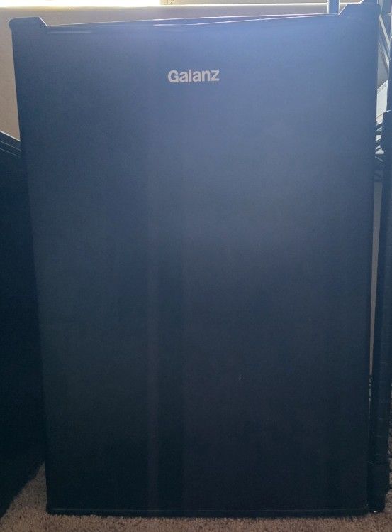 Galanz Mini Fridge 