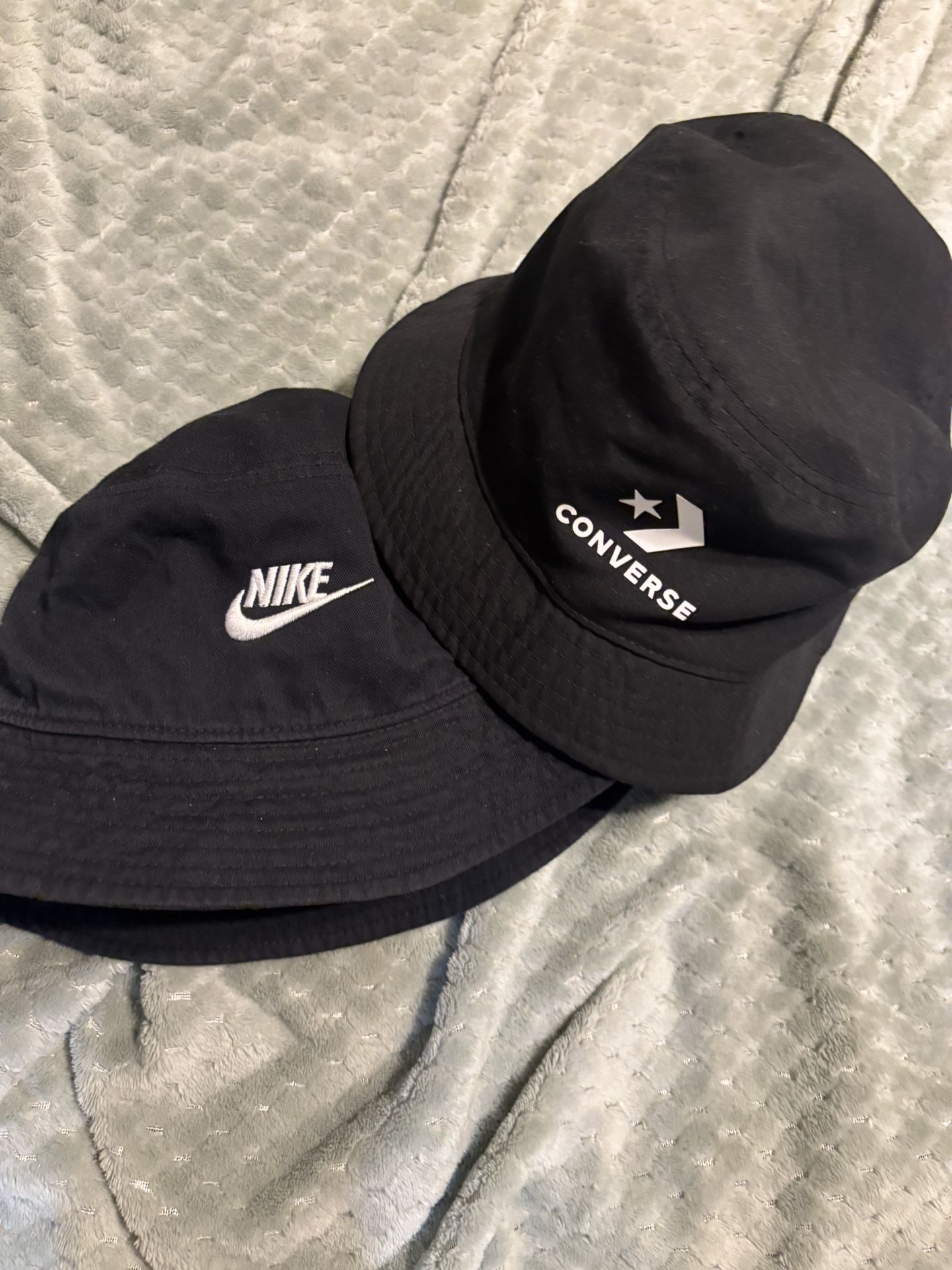 Caps