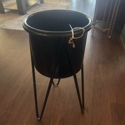 Modern Black Metal Plant Stand