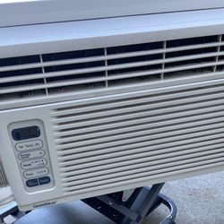 GoldStar 6500 BTU Window AC Unit – Works Good – Cold Air