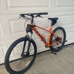 Trek Mountain Bike Size Large Wheels 29er Speeds Multiple  Hydraulic Disc Brakes New Ridden Twice 