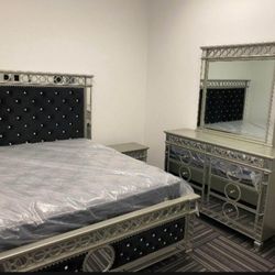 Bella Black&Silver Velvet Bedroom 5 pcs Set 🖤  Finance available ❣️Price: 4pc Q:$2199
4pcK2349