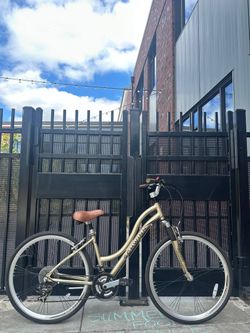 Schwinn Midmoor Step-Through Hybrid — 21-Speed