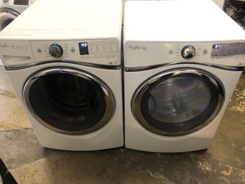Whirlpool Washer and Gas Dryer Set 