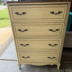 FRENCH PROVINCIAL 4 DRAWER DRESSER