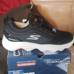 Skechers Side 10.5 Brand New.