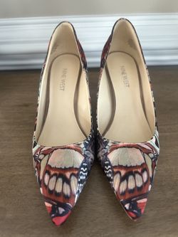 Women’s Heels (Size 6)