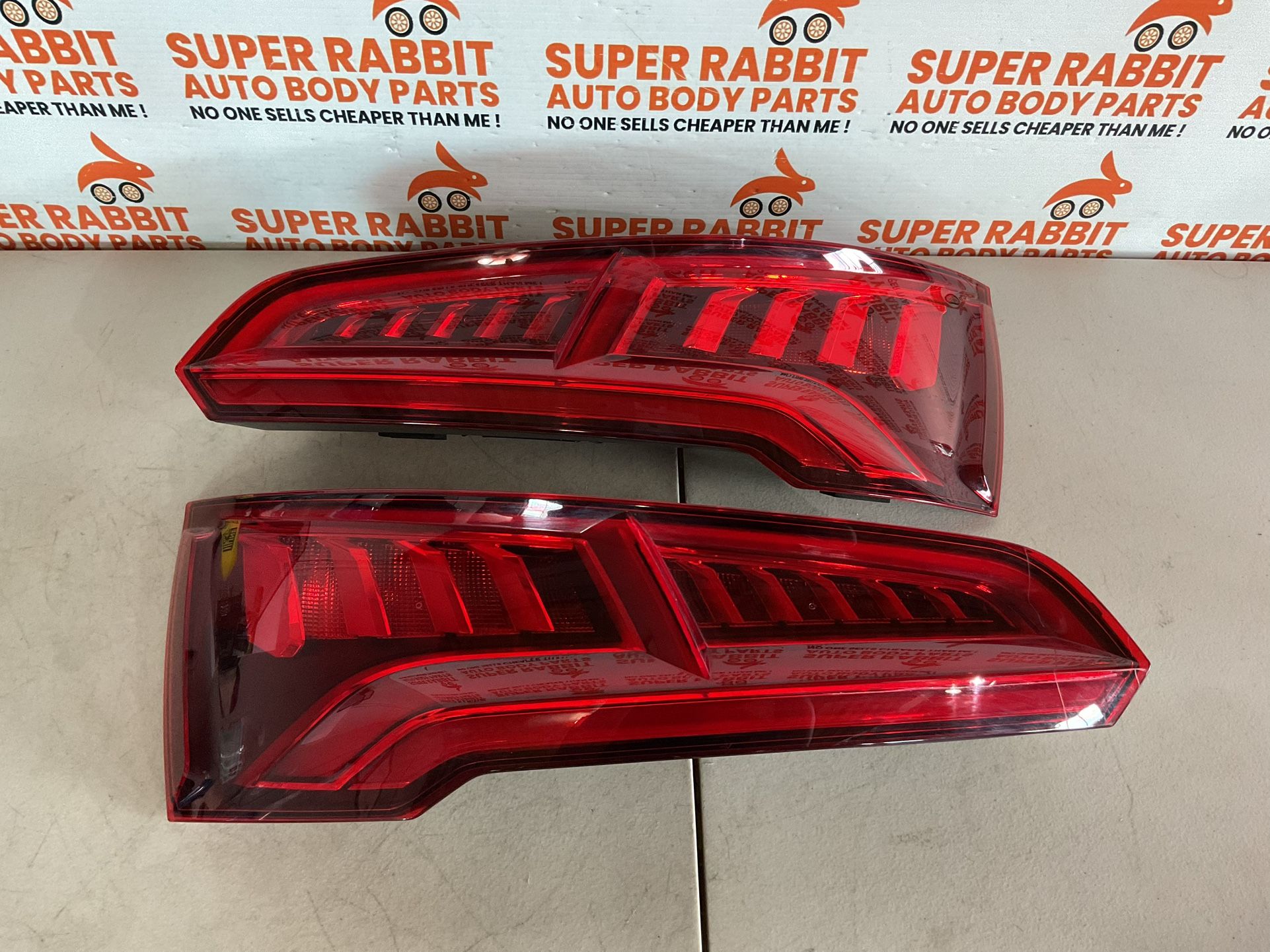 2018 Audi Q5 SQ5 Passenger & Driver LED Tail Lights Complete Original 2020😎