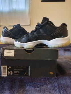 AIR JORDAN 11 Retro Low (NEW) Size 7.5