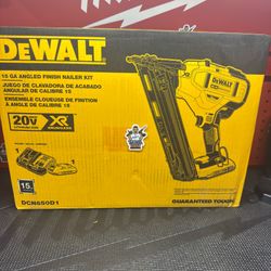 DEWALT 20V MAX XR 2-1/2 in. 15-Gauge Finish Nailer Kit with Battery & Charger