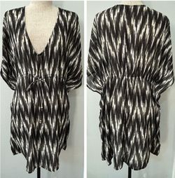 women’s NWT Merona black/white beach / swim coverup - size Small
