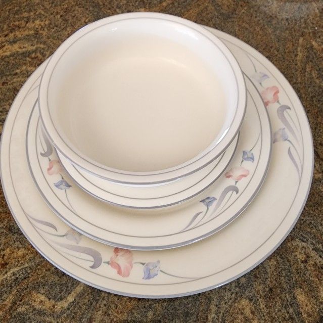 Lennox China Dinnerware = 5 Settings Plus 6 Extea Plates & Platter