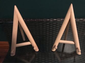 HOME DECOR Set Of 2 Light Wood Easels (6” Tall)