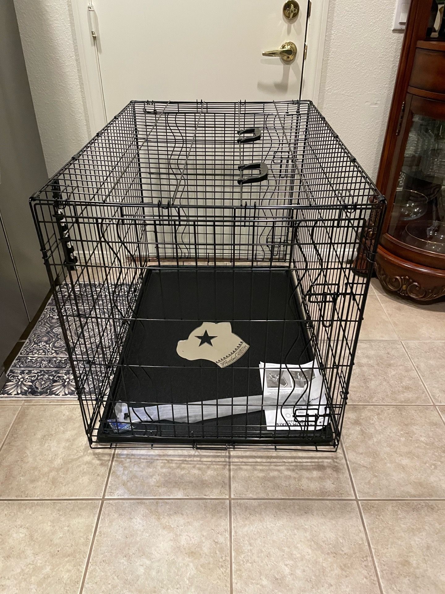 New XL 42" Dog Kennel $55 Firm-Firme No Less No Menos