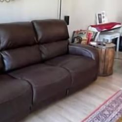 Recliner couch. Sofas y sillon inclenable