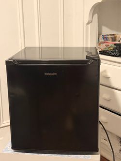 Black Hotpoint Compact Mini Fridge - Excellent Condition