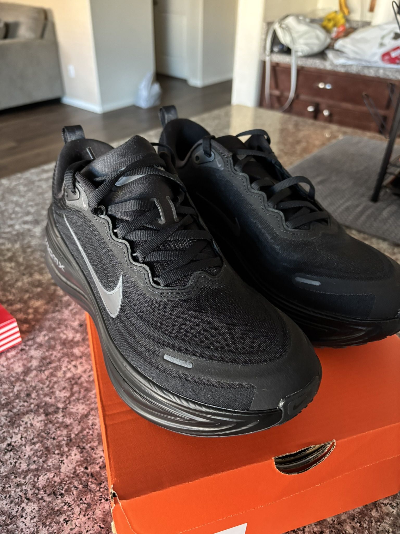 Women’s Nike Vomero Plus, Size 10