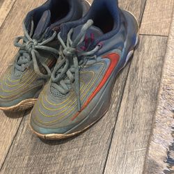 Boys Nike Basketball Shoes 