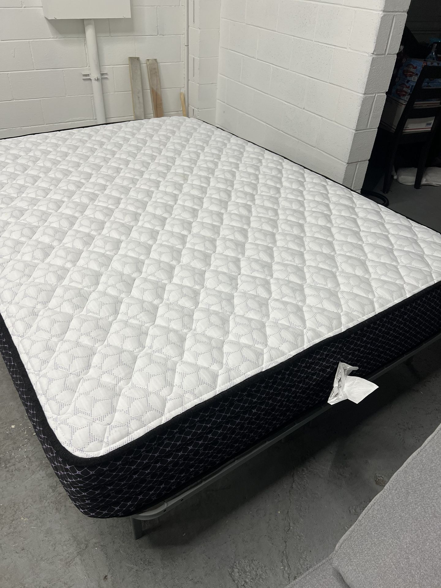 Hybrid Queen Sleeping Bed Mattress FINANCING AVAILABLE