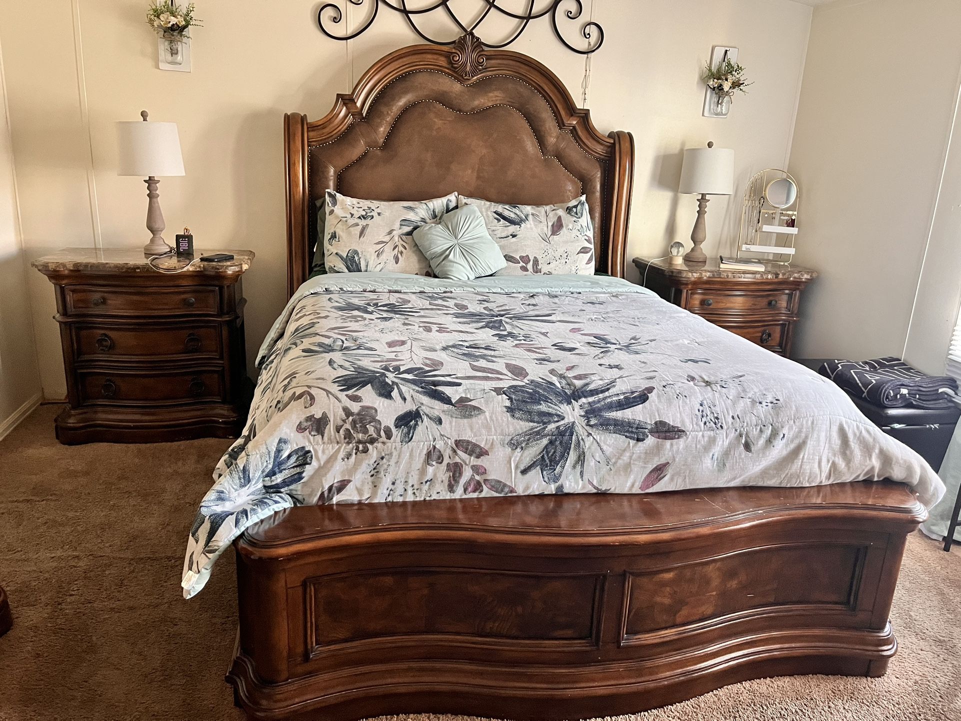 Pulaski San Mateo Bedroom Set Queen