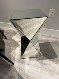 Glam Geometric Mirrored Side Table / Accent End Table (13" x 13" x 24")