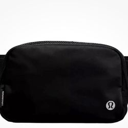 Lululemon Black Nylon Hiking Waist Pack Zipper Unisex Adults Nylon Strap