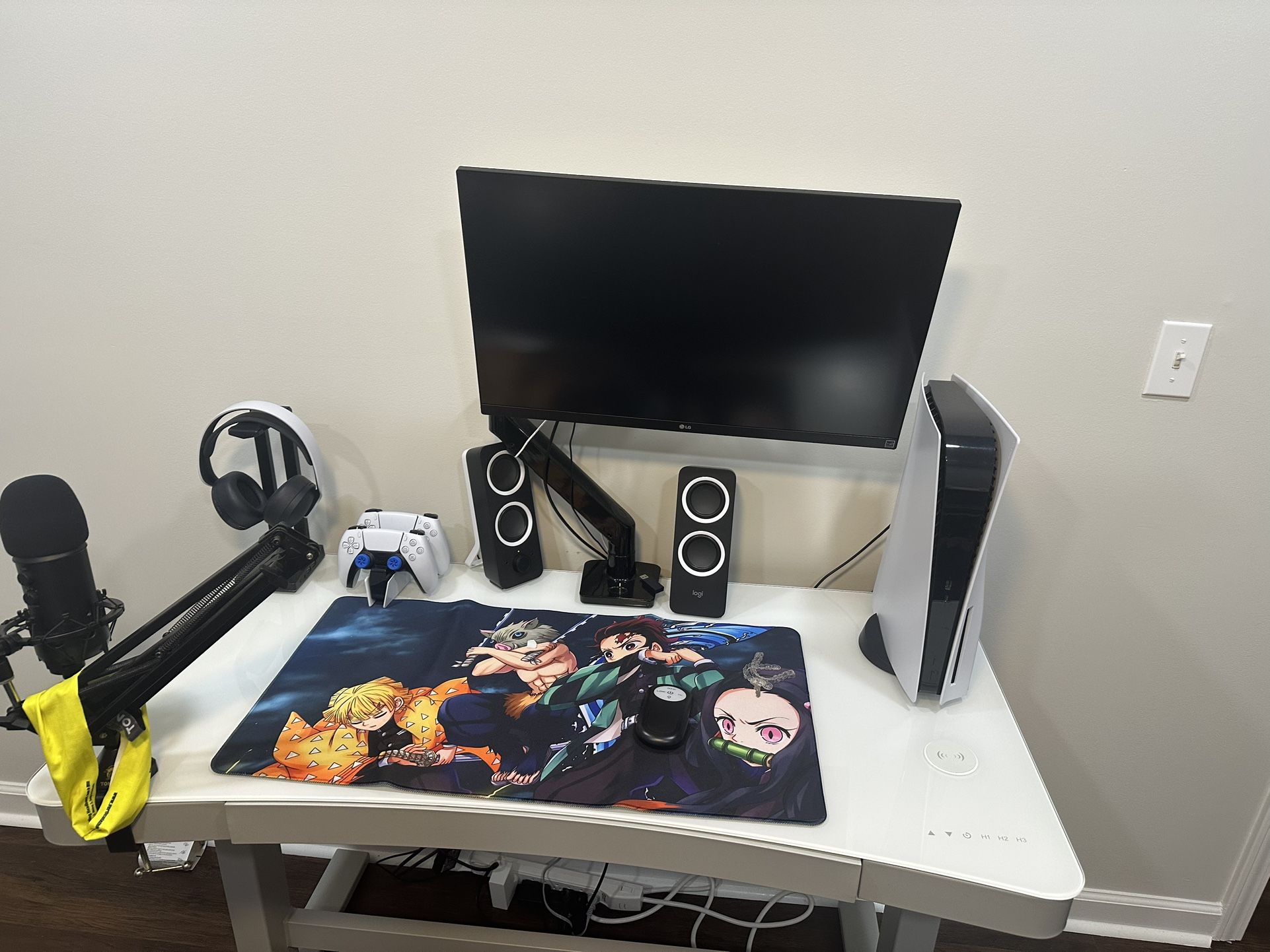 LG Gaming MONITOR 27in & Electric Office Table
