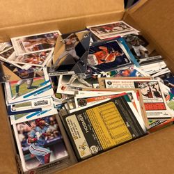 BASEBALL AND FOOTBALLS CARDS 