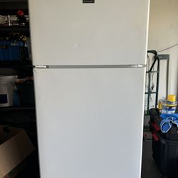 Hotpoint refrigerator 