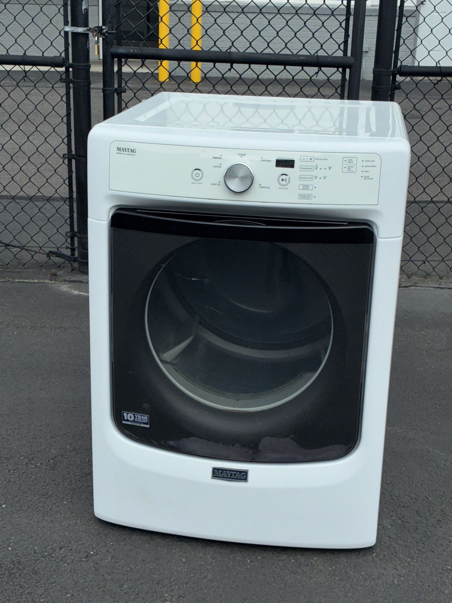 MAYTAG COMMERCIAL TECHNOLOGY ELECTRIC DRYER. WORKS PERFECT. 30 DAYS WARRANTY.