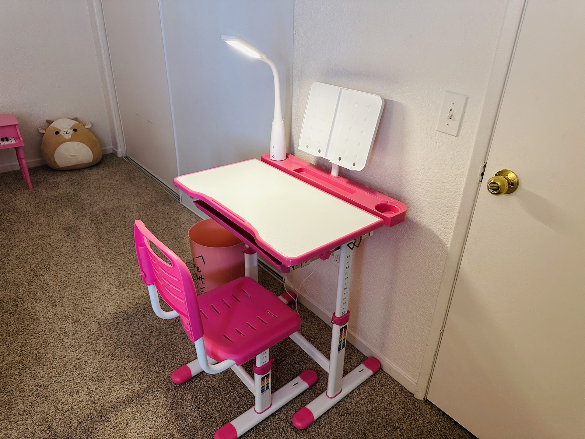 Cute Pink girl’s desk