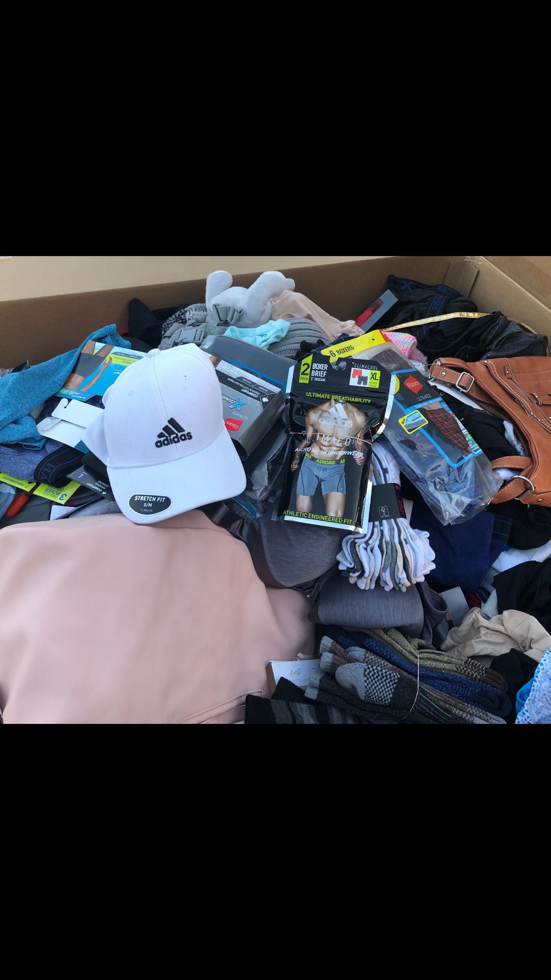 🔥CLOTHING PALLETS FOR SALE🔥ALL BRAND NEW CLOTHING/ALL NAME BRANDS🔥”500” PIECES (ALL BAGGED WITH TAGS) IN EACH PALLET🔥$2,300 A PALLET🔥SERIOUS BUYERS O