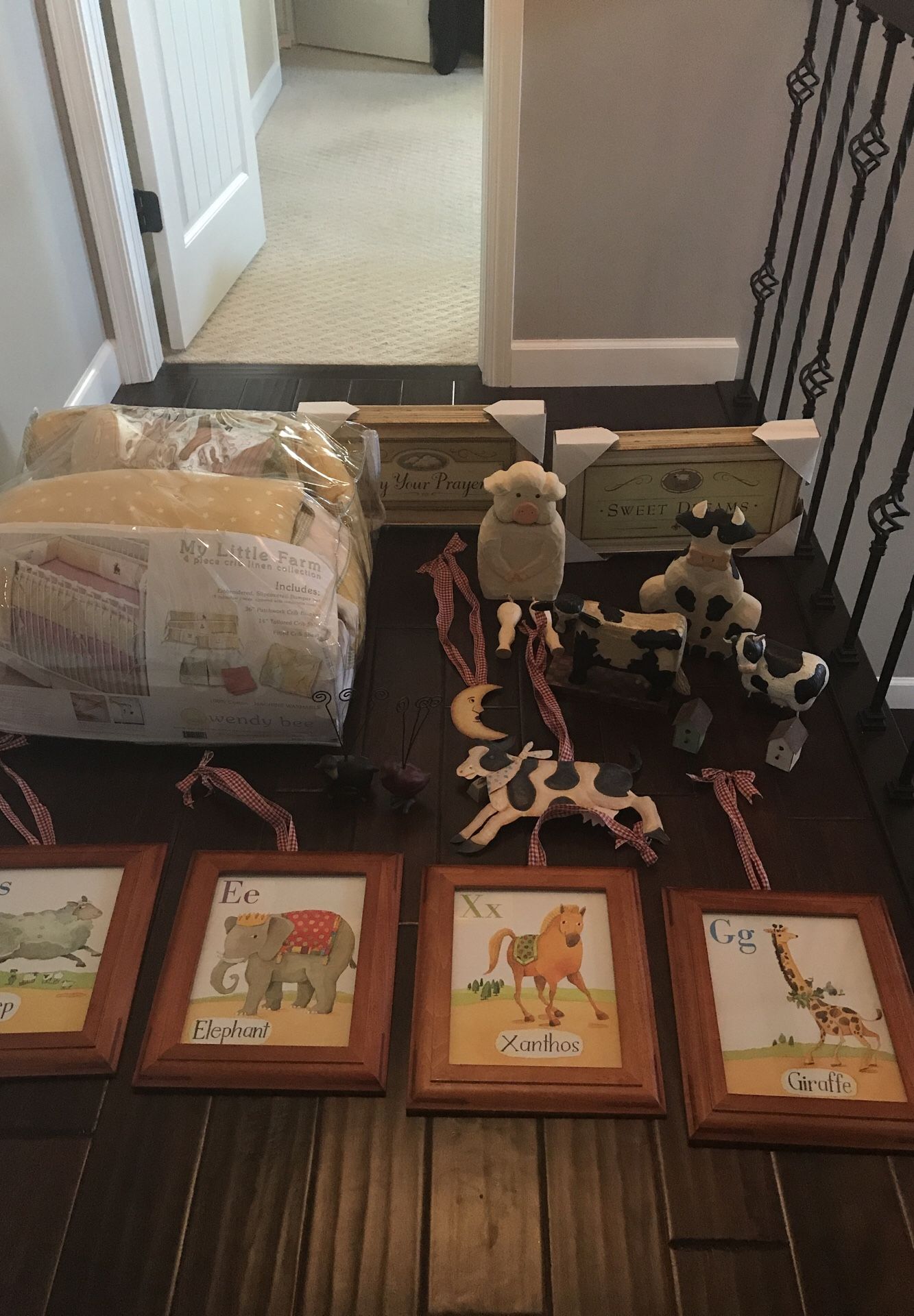 Wendy Bellissimo piece crib set plus matching nursery decor